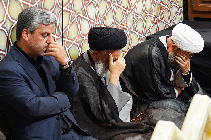 عزاداری ظهر روز نهم محرم در حرم کریمه اهل بیت(س)