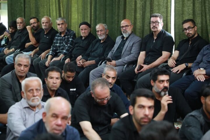تصاویر/ حضور نماینده ولی‌فقیه در استان سمنان در مجلس عزای حسینی در روستای رضی‌آباد دامغان