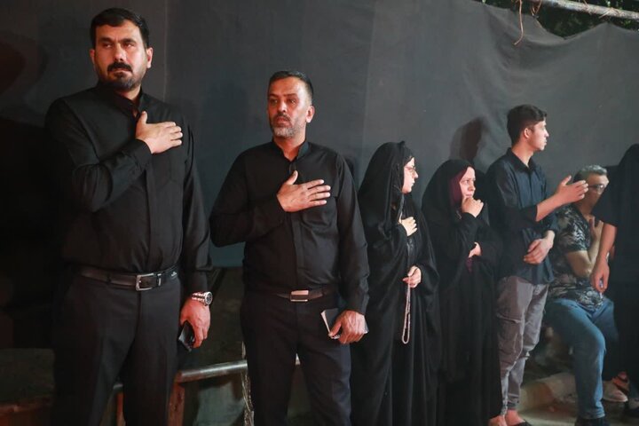 تصاویر/ حضور نماینده رهبر معظم انقلاب در استان در دسته عزاداری هیئت امام حسین(ع) سمنان