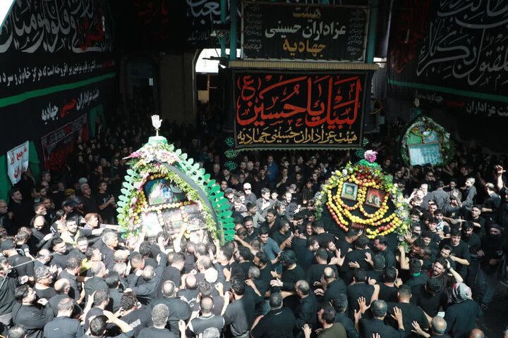 تصاویر/ "نخل‌گردانی" تکیه جهادیه سمنان در روز تاسوعا