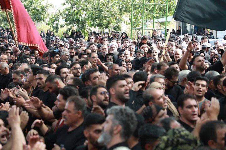 تصاویر/ "نخل‌گردانی" تکیه جهادیه سمنان در روز تاسوعا