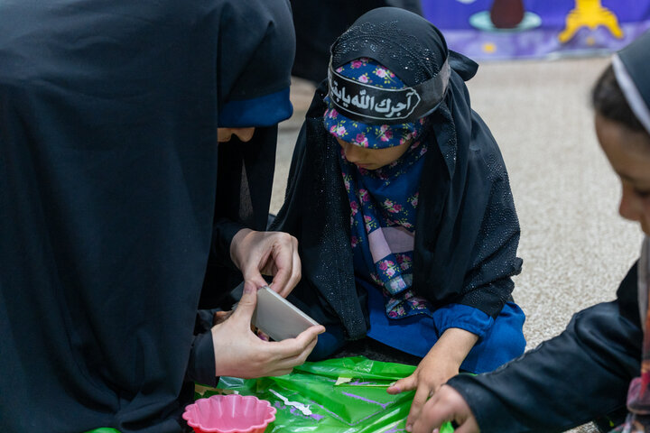 عزاداری کودکان برای امام حسین(ع) در هیئت زیر گنبد طلا