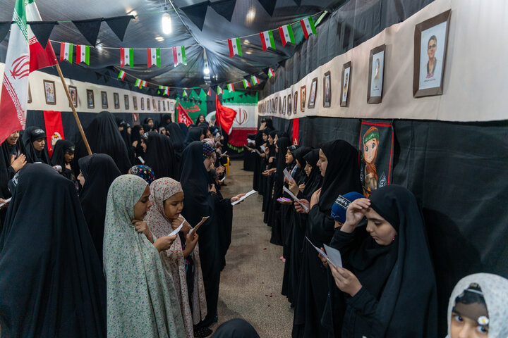 عزاداری کودکان برای امام حسین(ع) در هیئت زیر گنبد طلا