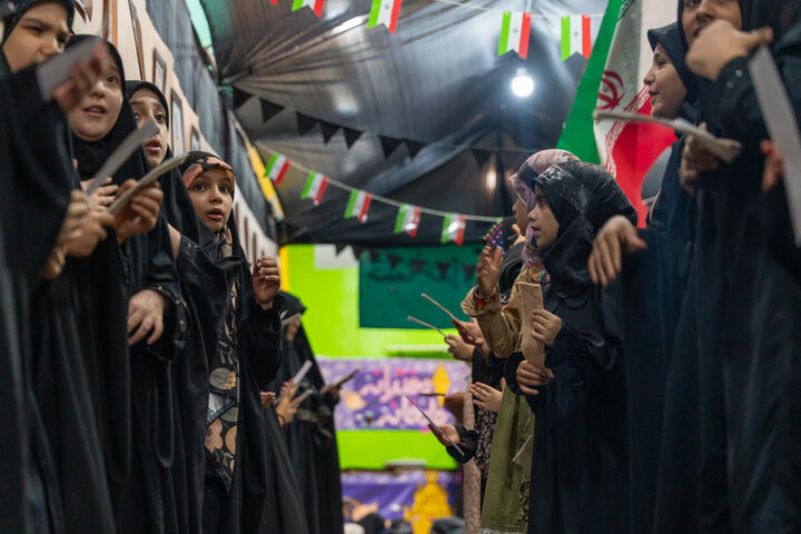 عزاداری کودکان برای امام حسین(ع) در هیئت زیر گنبد طلا