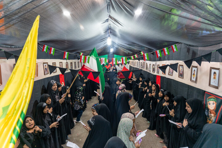 عزاداری کودکان برای امام حسین(ع) در هیئت زیر گنبد طلا