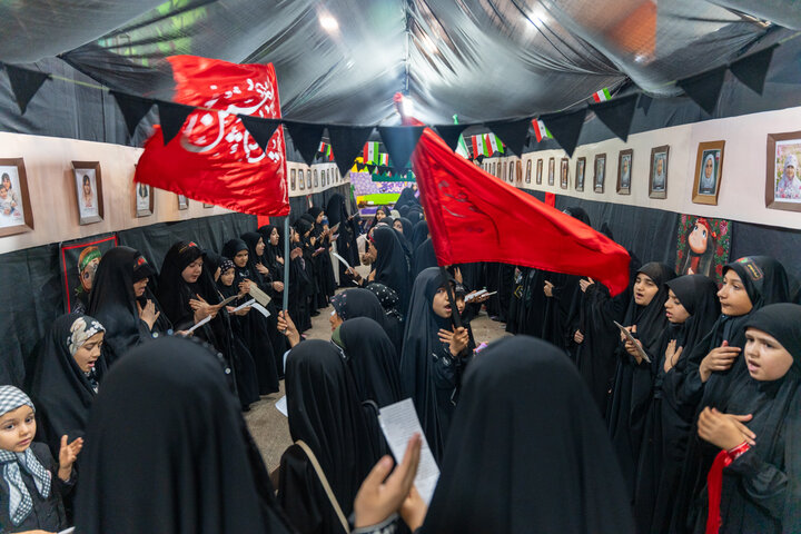 عزاداری کودکان برای امام حسین(ع) در هیئت زیر گنبد طلا