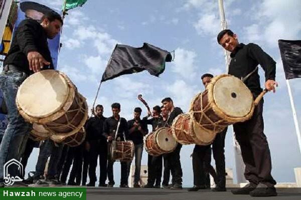 فیلم| مراسم دمام‌زنی در شب تاسوعای حسینی در پل‌خواجو اصفهان