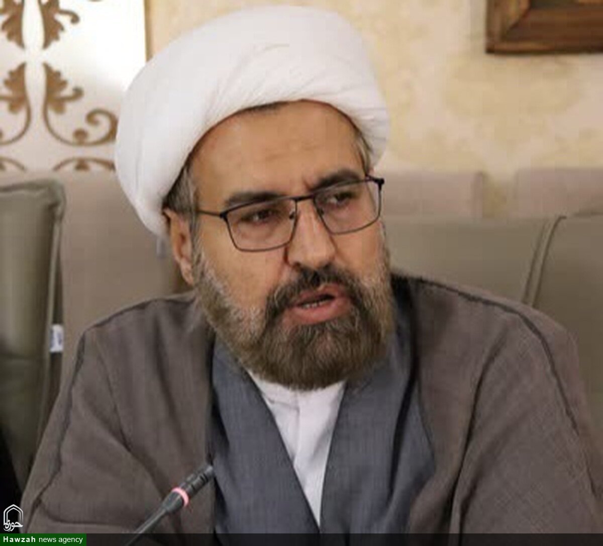 قیام عاشورا عزت را بر هر چیز مقدم کرد