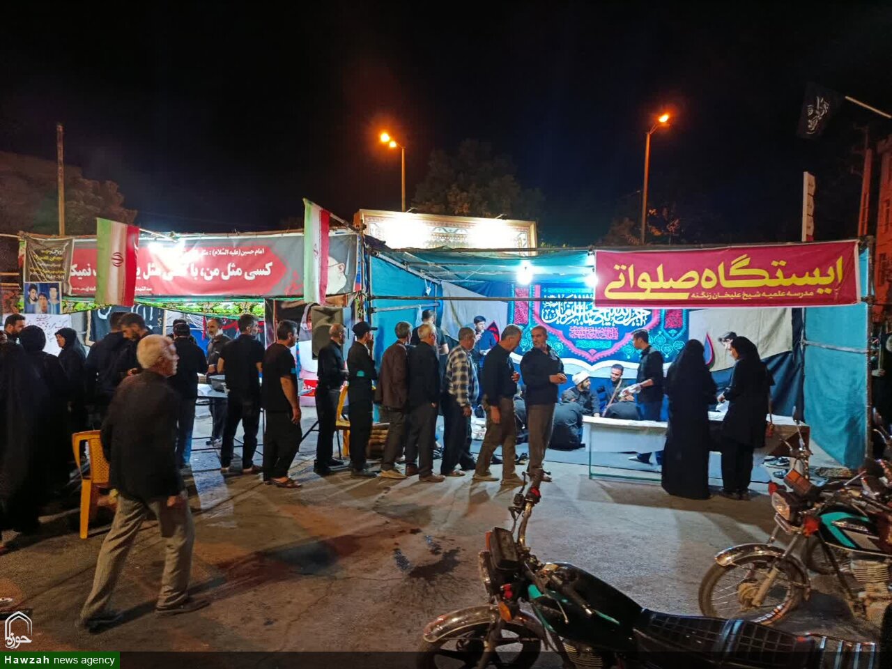 تصاویر / خدمت رسانی طلاب تویسرکانی به عزاداران حسینی