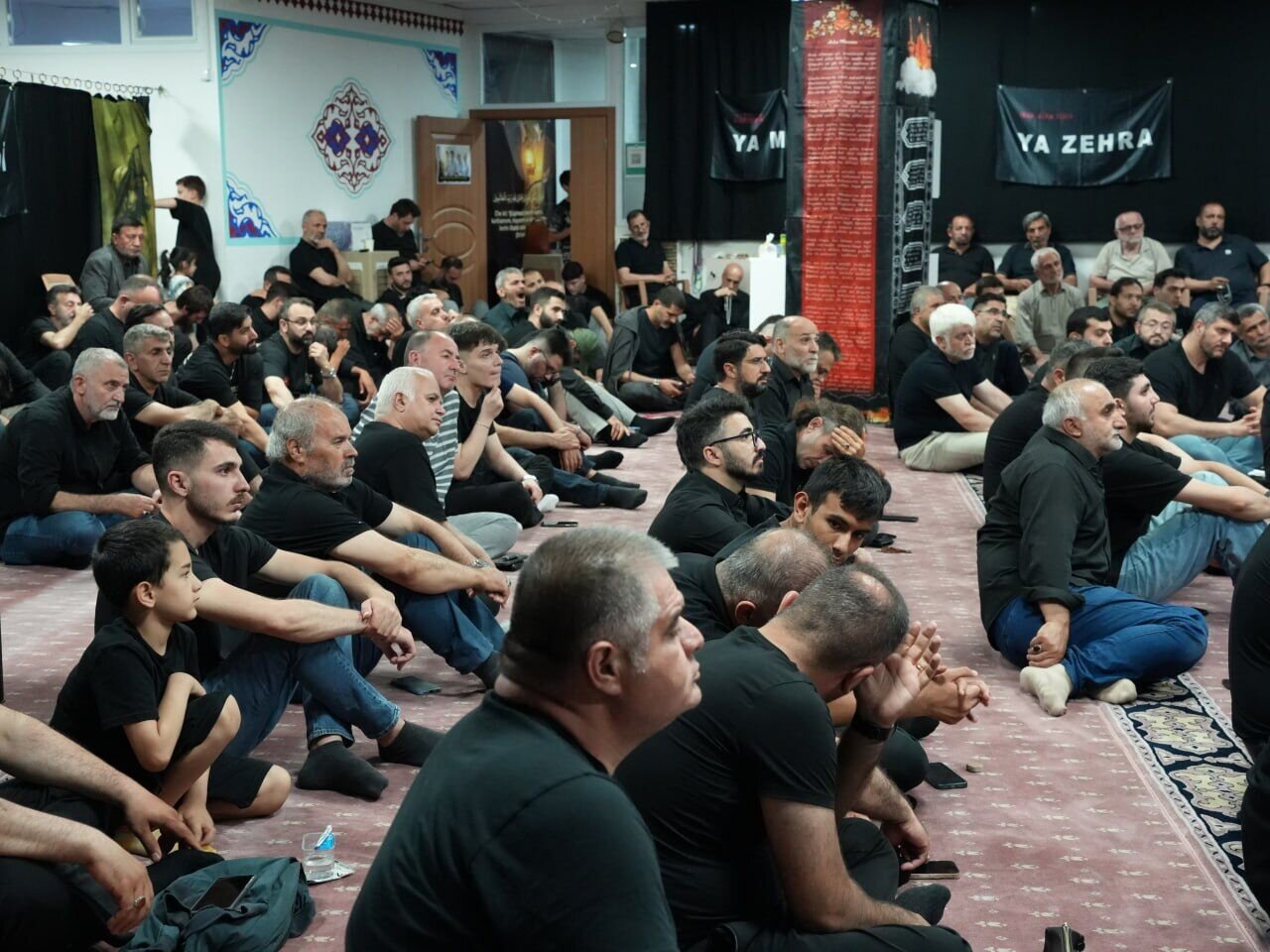 تأکید بر فرهنگ شکر و روحیه ایثار در مراسم عزاداری مسجد کوثر استانبول