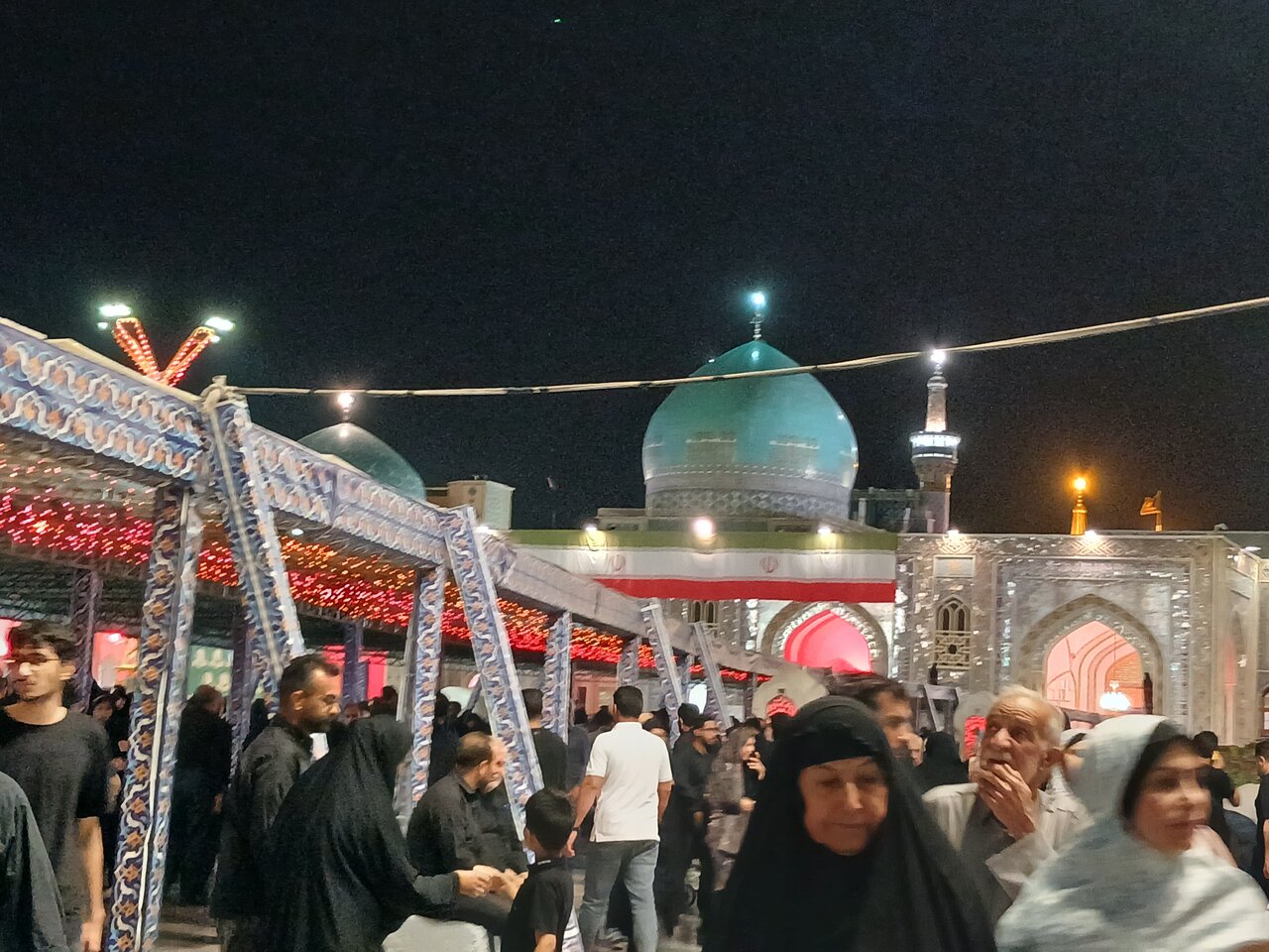 مراسم عزاداری شب عاشورا در صحن پیامبراعظم حرم مطهر رضوی