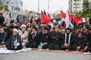 تصاویر/آئی ایس او کراچی کے تحت دورانِ جلوس نمازِ جماعت کا اہتمام/رہبرِ انقلاب سے تجدیدِ عہد