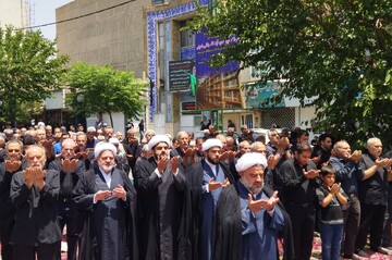 تصاویر/ اقامه نماز جماعت ظهر عاشورا در مدرسه علمیه آیت الله جلالی خمینی (ره)