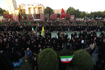 میدان امام حسین(ع) اصفهان میعادگاه عزاداران حسینی شد