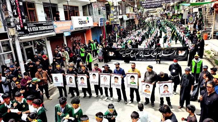 تصاویر/ راهپیمایی عزاداران حسینی و یاد کودکان شهدای میناب در کارگل هند