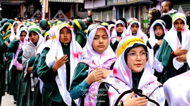 تصاویر/ راهپیمایی عزاداران حسینی و یاد کودکان شهدای میناب در کارگل هند