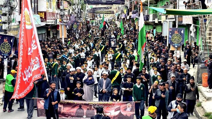 تصاویر/ راهپیمایی عزاداران حسینی و یاد کودکان شهدای میناب در کارگل هند