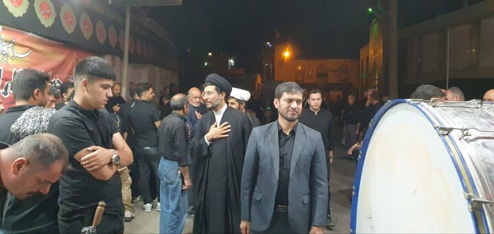 تصاویر / حضور امام جمعه تویسرکان در هیئت‌های عزاداری در شب عاشورا