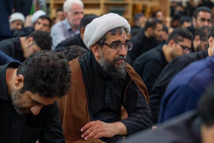 عزاداری پرشور زائران حرم بانوی کرامت در شب عاشورا