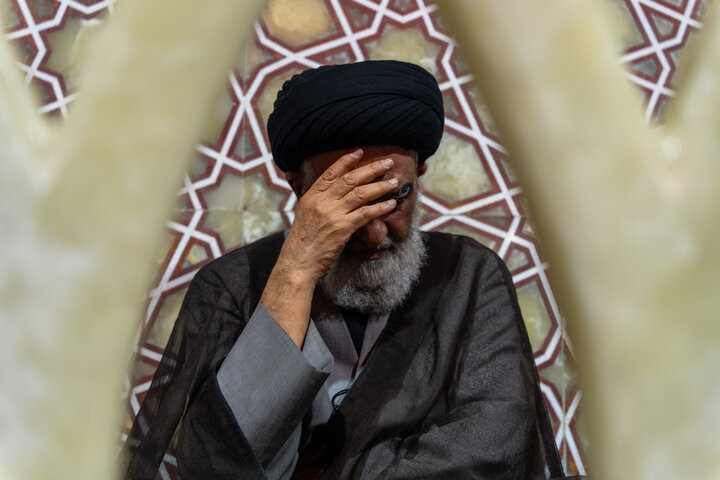 عزاداری پرشور زائران حرم بانوی کرامت در شب عاشورا