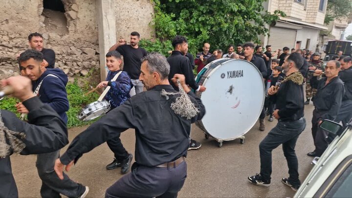 تصاویر / عاشورای حسینی در روستای بالاس در کنار یادمان شهدا