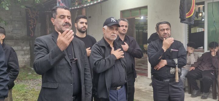 تصاویر / عاشورای حسینی در روستای بالاس در کنار یادمان شهدا