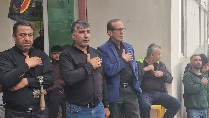 تصاویر / عاشورای حسینی در روستای بالاس در کنار یادمان شهدا