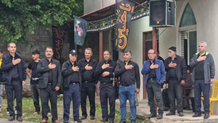 تصاویر / عاشورای حسینی در روستای بالاس در کنار یادمان شهدا