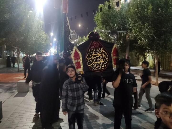 تصاویر/ برگزاری باشکوه دسته عزاداری طلاب هندی به یاد حضرت ابوالفضل العباس (ع) در قم المقدسه