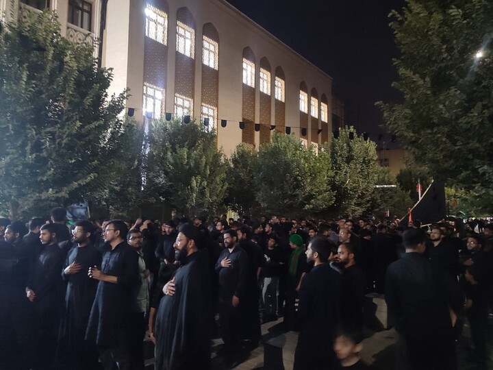 تصاویر/ برگزاری باشکوه دسته عزاداری طلاب هندی به یاد حضرت ابوالفضل العباس (ع) در قم المقدسه