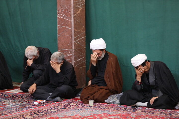 تصاویر/ مراسم عزادرای روز عاشورا در بیت آیت الله العظمی مکارم شیرازی