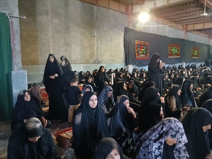 تصاویر/اقامه نماز ظهر عاشورا در پلدختر