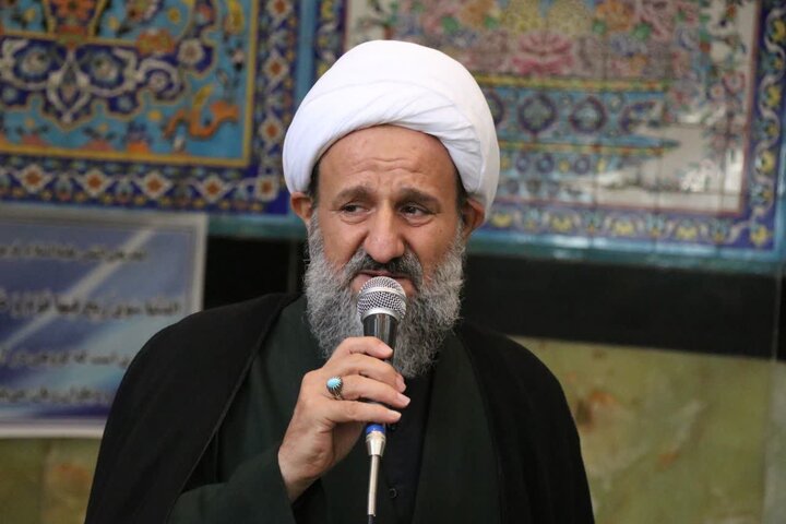 تصاویر/ اقامه نماز ظهر عاشورا در قرچک