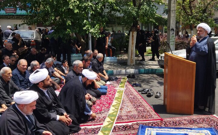 تصاویر/ اقامه نماز جماعت ظهر عاشورا در مدرسه علمیه آیت الله جلالی خمینی (ره)