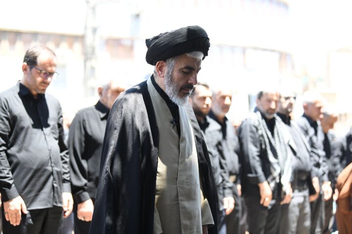 تصاویر/ اقامه نماز ظهر عاشورا در میدان امام حسین(ع) ارومیه