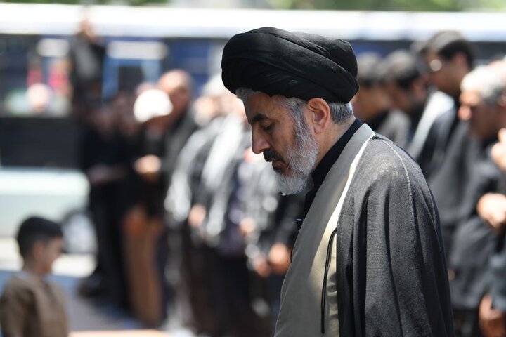 تصاویر/ اقامه نماز ظهر عاشورا در میدان امام حسین(ع) ارومیه