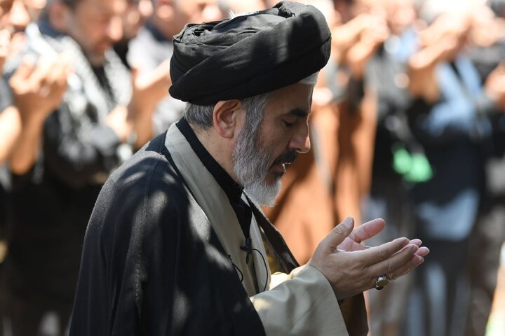 تصاویر/ اقامه نماز ظهر عاشورا در میدان امام حسین(ع) ارومیه