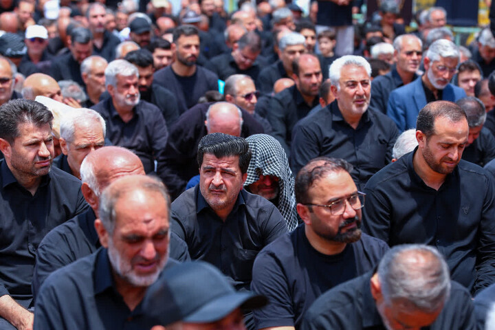 تصاویر / اقامه نماز ظهر عاشورا در تبریز