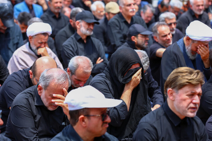 تصاویر / اقامه نماز ظهر عاشورا در تبریز