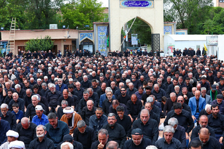 تصاویر / اقامه نماز ظهر عاشورا در تبریز