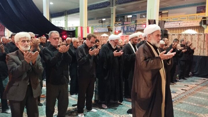 تصاویر/ اقامه نماز ظهر عاشورا در میاندوآب