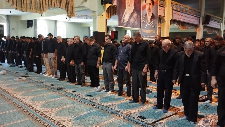 تصاویر/ اقامه نماز ظهر عاشورا در میاندوآب