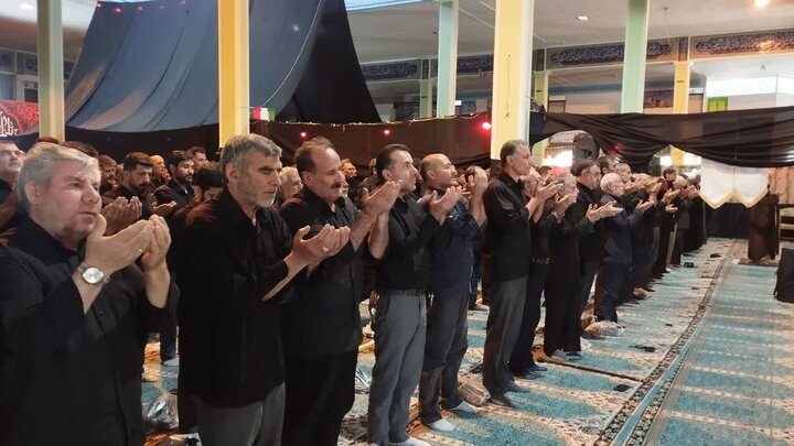 تصاویر/ اقامه نماز ظهر عاشورا در میاندوآب