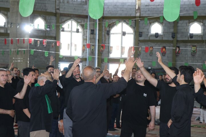 تصاویر/ مراسم سوگواری ظهر عاشورا در مصلی ماکو