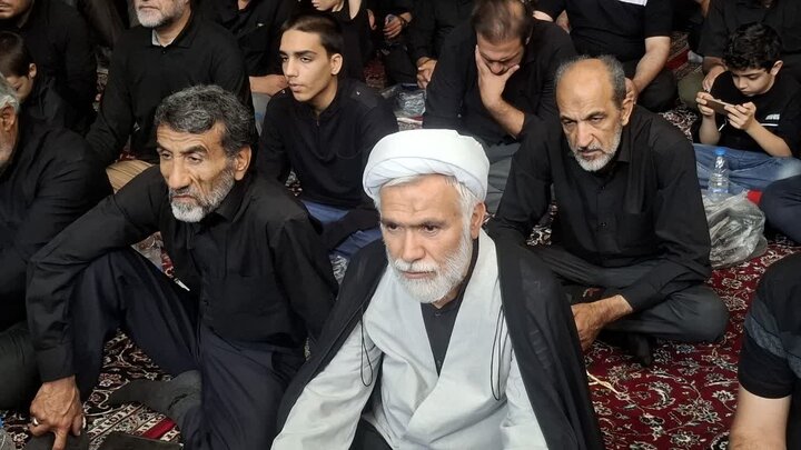 فیلم | مراسم عزاداری عاشورای حسینی از طرف نماینده ولی فقیه در کاشان در مسجد صادقیه
