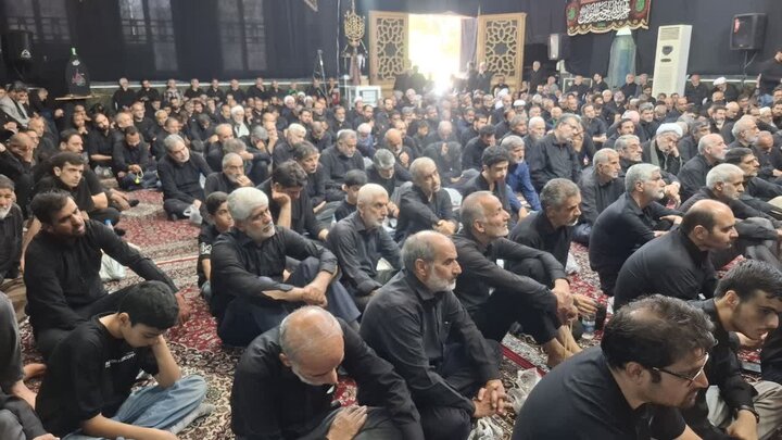 فیلم | مراسم عزاداری عاشورای حسینی از طرف نماینده ولی فقیه در کاشان در مسجد صادقیه