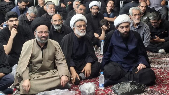فیلم | مراسم عزاداری عاشورای حسینی از طرف نماینده ولی فقیه در کاشان در مسجد صادقیه