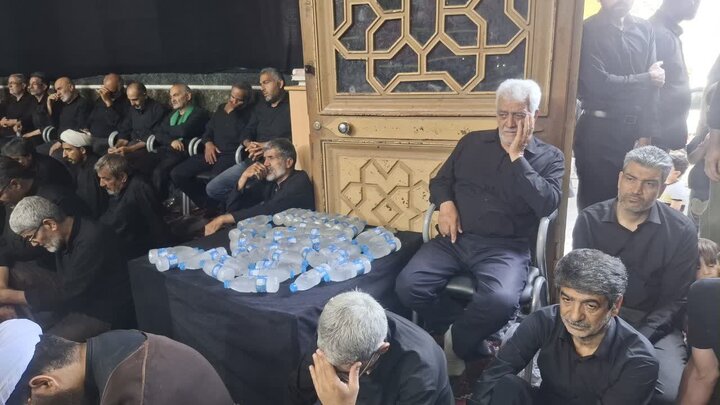 فیلم | مراسم عزاداری عاشورای حسینی از طرف نماینده ولی فقیه در کاشان در مسجد صادقیه