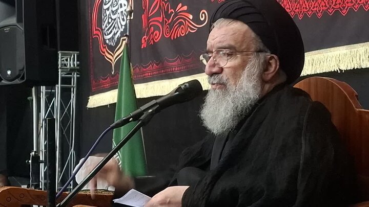 فیلم | مراسم عزاداری عاشورای حسینی از طرف نماینده ولی فقیه در کاشان در مسجد صادقیه