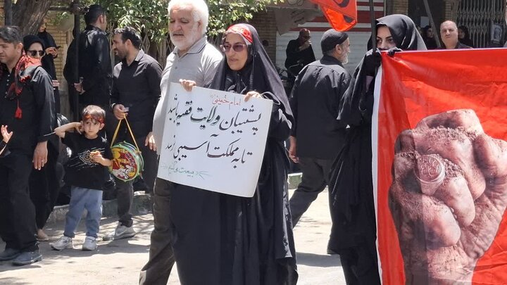 تصاویر/ مراسم عزاداری عاشورای حسینی با حضور هیئات مذهبی در خیابان ها و میادین کاشان